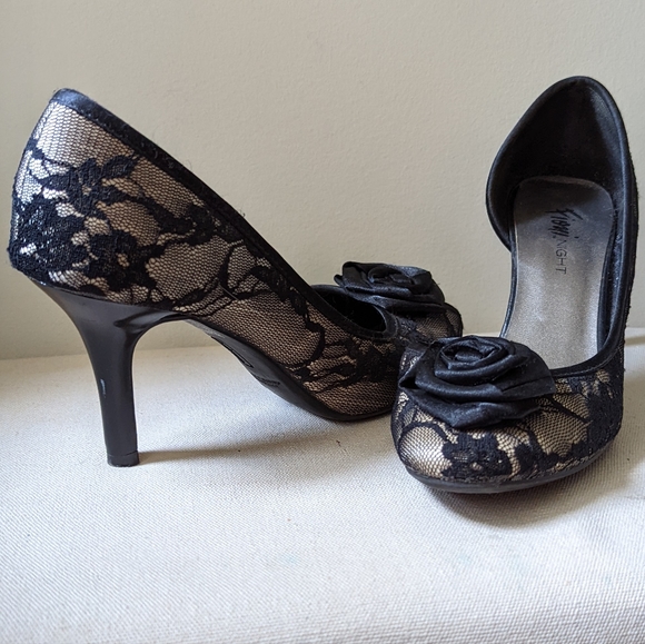 Floral Lace Heels - Picture 2 of 6